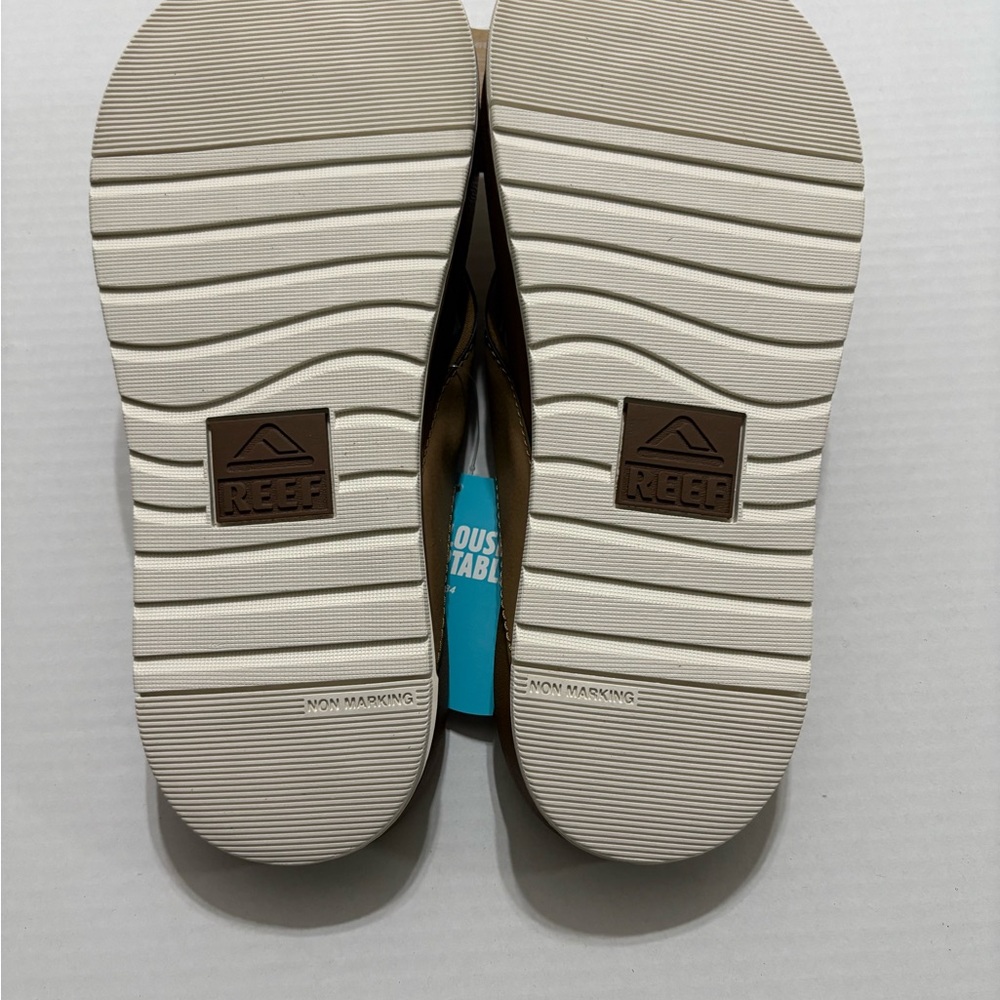 Men’s Reef Tan Sandals size 9 - Picture 5 of 5